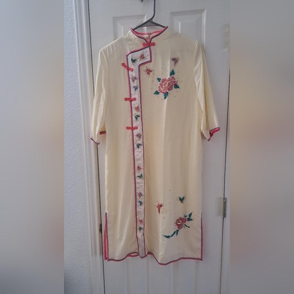 Gorgeous VTG Oriental Silk Floral Dress Or Gown Medium